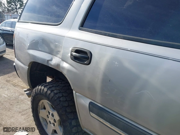 2004 Chevrolet Tahoe LT with VIN 1GNEC13Z24R307482, listed as a IAAI auction lot 41387538 with 322,339 mi miles. Bid and sale history available at carsss.com. Image 14.