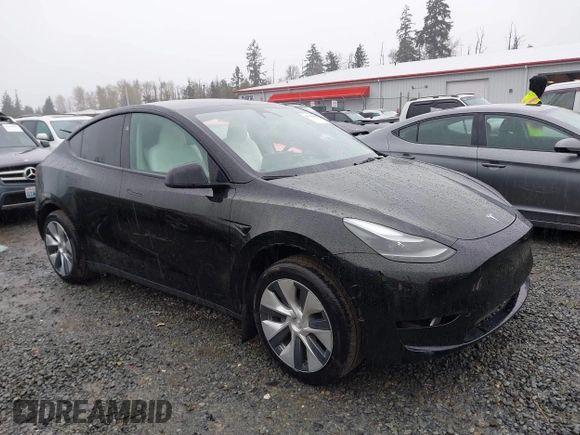 2024 Tesla Model Y Long Range z VIN 7SAYGDEE4RF014480, wystawiony jako IAAI lot #41979686 z przebiegiem 13 829 mil mil oraz . Historia ofert i sprzedaży dostępna na DreamBid. Obrazek 14.