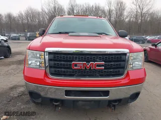 2011 GMC Sierra 2500HD SLE with VIN 1GT220CG8BZ134636, listed as a IAAI auction lot 41726133 with 147,118 mi miles. Bid and sale history available at carsss.com. Image 12.