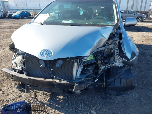 2014 Toyota Sienna SE with VIN 5TDXK3DC3ES471496, listed as a IAAI auction lot 41665914 with Not Provided miles and . Bid and sale history available at DreamBid. Image 6.