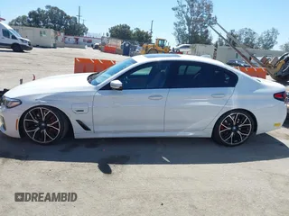 2022 BMW 5 Series 530e xDrive with VIN WBA33AG01NCJ52906, listed as a IAAI auction lot 42686511 with 45,710 mi miles and . Bid and sale history available at DreamBid. Image 14.