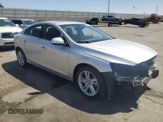 2015 Volvo S60 T5 Drive-E Premier z VIN YV126MFB2F2301285, wystawiony jako Copart lot #52612095 z przebiegiem 103 816 mil mil oraz Szkoda całkowita • Salvage title. Historia ofert i sprzedaży dostępna na DreamBid. Obrazek 4.
