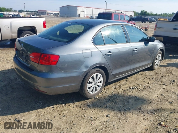 2014 Volkswagen Jetta S z VIN 3VW2K7AJ3EM303858, wystawiony jako IAAI lot #42449072 z przebiegiem 171 959 mil mil oraz . Historia ofert i sprzedaży dostępna na DreamBid. Obrazek 4.