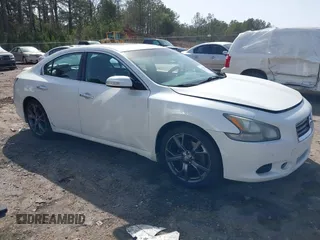2013 Nissan Maxima S z VIN 1N4AA5AP5DC827013, wystawiony jako IAAI lot #41790540 z przebiegiem 165 734 mil mil oraz . Historia ofert i sprzedaży dostępna na DreamBid. Obrazek 1.