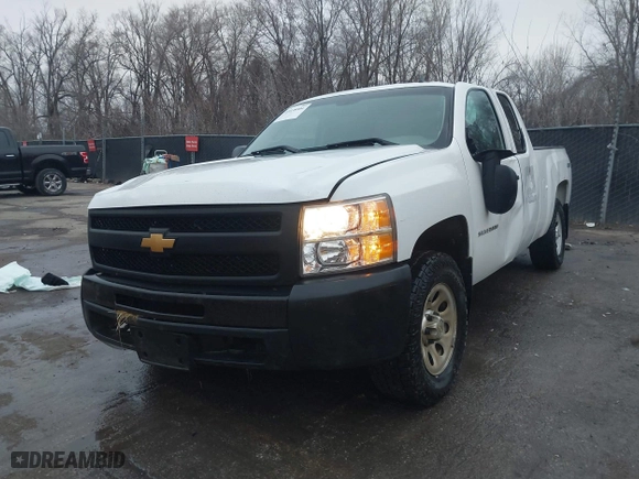 2013 Chevrolet Silverado 1500 Work Truck with VIN 1GCRKPE70DZ165029, listed as a IAAI auction lot 41038004 with 263,102 mi miles. Bid and sale history available at carsss.com. Image 2.