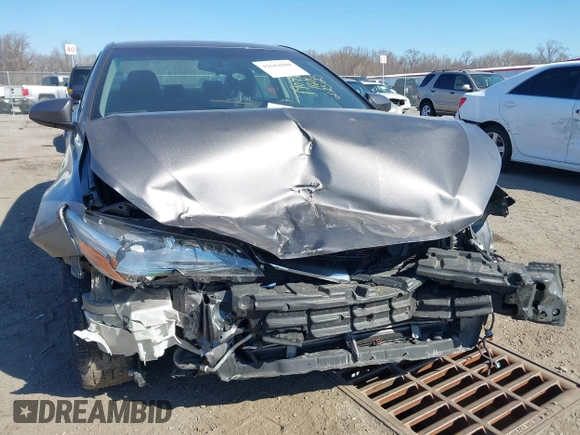 2017 Toyota Camry XLE z VIN 4T1BF1FK3HU424732, wystawiony jako IAAI lot #41684988 z przebiegiem 142 245 mil mil oraz . Historia ofert i sprzedaży dostępna na DreamBid. Obrazek 6.