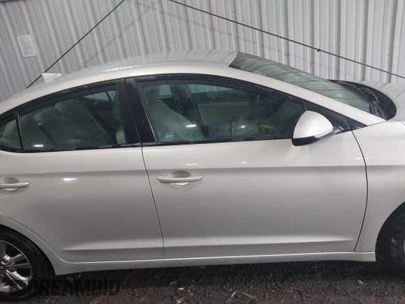 2018 Hyundai Elantra SEL z VIN KMHD84LF1JU499186, wystawiony jako IAAI lot #41950942 z przebiegiem 28 198 mil mil oraz . Historia ofert i sprzedaży dostępna na DreamBid. Obrazek 13.