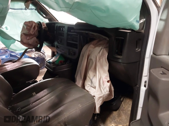2020 GMC Savana Cargo Van with VIN 1GTW7AFP2L1273696, listed as a IAAI auction lot 41260652 with 73,307 mi miles. Bid and sale history available at carsss.com. Image 5.