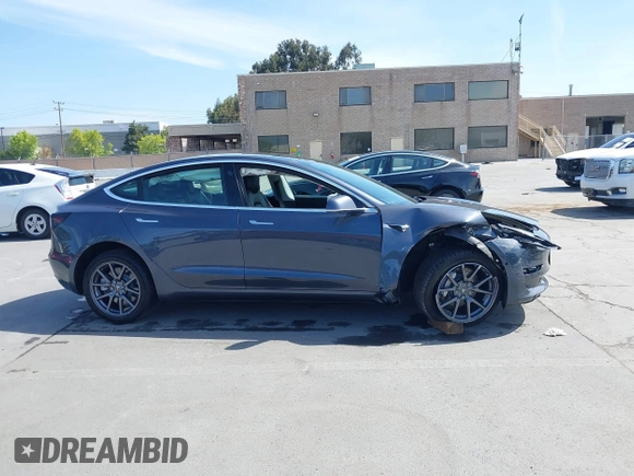 2020 Tesla Model 3 Standard Range Plus z VIN 5YJ3E1EA6LF703159, wystawiony jako IAAI lot #42099718 z przebiegiem 30 175 mil mil oraz . Historia ofert i sprzedaży dostępna na DreamBid. Obrazek 13.
