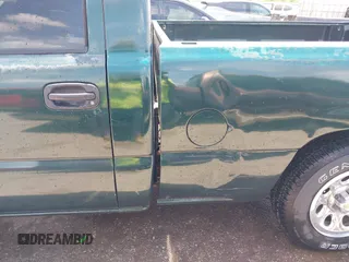 2006 Chevrolet Silverado 1500 Work Truck with VIN 1GCEC14X76Z107688, listed as a IAAI auction lot 42058705 with 160,152 mi miles. Bid and sale history available at carsss.com. Image 6.