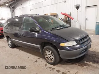 1997 Dodge Caravan SE with VIN 1B4GP44RXVB458664, listed as a IAAI auction lot 41402638 with 105,906 mi miles. Bid and sale history available at carsss.com. Image 1.