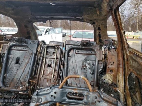 2015 Volvo XC60 T5 z VIN YV4612RK6F2666104, wystawiony jako Copart lot #85735704 z przebiegiem Nie podano mil oraz Szkoda całkowita • Salvage title. Historia ofert i sprzedaży dostępna na DreamBid. Obrazek 10.