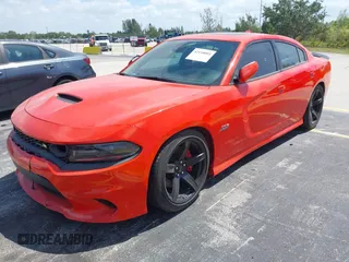2020 Dodge Charger Scat Pack z VIN 2C3CDXGJ6LH197320, wystawiony jako IAAI lot #42158001 z przebiegiem 27 912 mil mil oraz . Historia ofert i sprzedaży dostępna na DreamBid. Obrazek 2.
