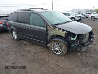 2016 Chrysler Town & Country Touring L z VIN 2C4RC1CGXGR239486, wystawiony jako IAAI lot #42307681 z przebiegiem 151 705 mil mil oraz . Historia ofert i sprzedaży dostępna na DreamBid. Obrazek 1.