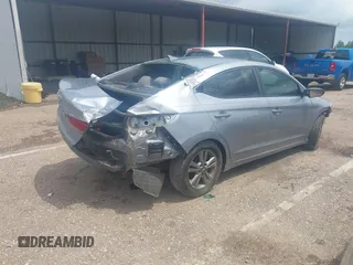 2017 Hyundai Elantra SE z VIN 5NPD84LF7HH119468, wystawiony jako IAAI lot #42060414 z przebiegiem 122 434 mil mil oraz . Historia ofert i sprzedaży dostępna na DreamBid. Obrazek 4.