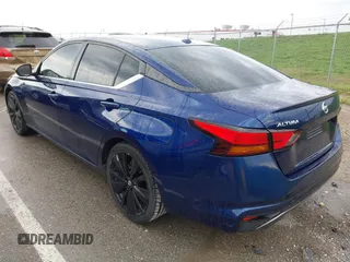 2019 Nissan Altima 2.5 SR with VIN 1N4BL4CV0KC179789, listed as a IAAI auction lot 41989401 with 82,028 mi miles. Bid and sale history available at carsss.com. Image 3.