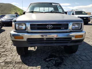 1994 Toyota Pickup DLX с VIN JT4VN13DXR5146983, выставлен на аукционе Copart как лот 47666965 с пробегом 121 614 миль миль и Списание • Salvage title. История ставок и продаж доступна на DreamBid. Изображение 5.