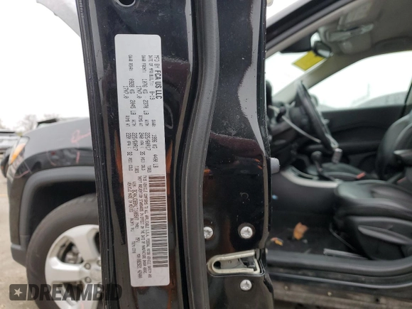 2020 Jeep Compass Altitude z VIN 3C4NJCBBXLT108507, wystawiony jako Copart lot #81733784 z przebiegiem 69 859 mil mil oraz Szkody całkowita. Historia ofert i sprzedaży dostępna na DreamBid. Obrazek 13.