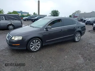 2008 Volkswagen Passat Komfort with VIN WVWAK73C88P052203, listed as a IAAI auction lot 42461111 with 197,988 mi miles and . Bid and sale history available at DreamBid. Image 2.