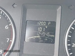 2013 Volkswagen Jetta SE с VIN 3VWDX7AJXDM365203, выставлен на аукционе IAAI как лот 42551918 с пробегом 124 946 миль миль и . История ставок и продаж доступна на DreamBid. Изображение 7.