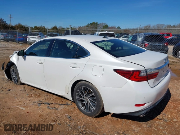 2016 Lexus ES 330 z VIN JTHBK1GGXG2222439, wystawiony jako IAAI lot #41599032 z przebiegiem 93 804 mil mil oraz . Historia ofert i sprzedaży dostępna na DreamBid. Obrazek 3.