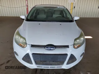 2013 Ford Focus SE z VIN 1FADP3F23DL222405, wystawiony jako Copart lot #54747795 z przebiegiem 88 472 mil mil oraz Szkody całkowita. Historia ofert i sprzedaży dostępna na DreamBid. Obrazek 5.