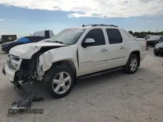 2012 Chevrolet Avalanche LTZ with VIN 3GNTKGE70CG305592, listed as a Copart auction lot 68987764 with 140,919 mi miles and Salvage Title. Bid and sale history available at carsss.com. Image 1.