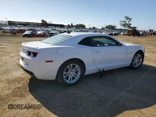 2013 Chevrolet Camaro LS z VIN 2G1FA1E39D9137510, wystawiony jako Copart lot #56770245 z przebiegiem 139 309 mil mil oraz Szkoda całkowita • Salvage title. Historia ofert i sprzedaży dostępna na DreamBid. Obrazek 3.