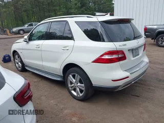 2012 Mercedes-Benz M ML 350 with VIN 4JGDA5HB1CA063846, listed as a IAAI auction lot 42032560 with 175,946 mi miles. Bid and sale history available at carsss.com. Image 3.