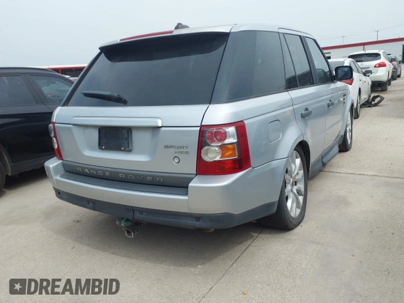2008 Land Rover Range Rover Sport HSE z VIN SALSK25458A120952, wystawiony jako IAAI lot #42268358 z przebiegiem 215 001 mil mil oraz . Historia ofert i sprzedaży dostępna na DreamBid. Obrazek 4.