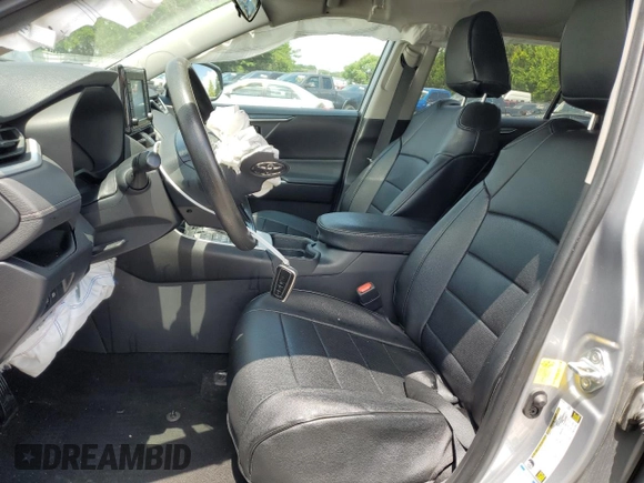 2020 Toyota RAV4 XLE z VIN 2T3P1RFV0LC079416, wystawiony jako Copart lot #61584115 z przebiegiem 64 508 mil mil oraz Szkoda całkowita • Salvage title. Historia ofert i sprzedaży dostępna na DreamBid. Obrazek 7.