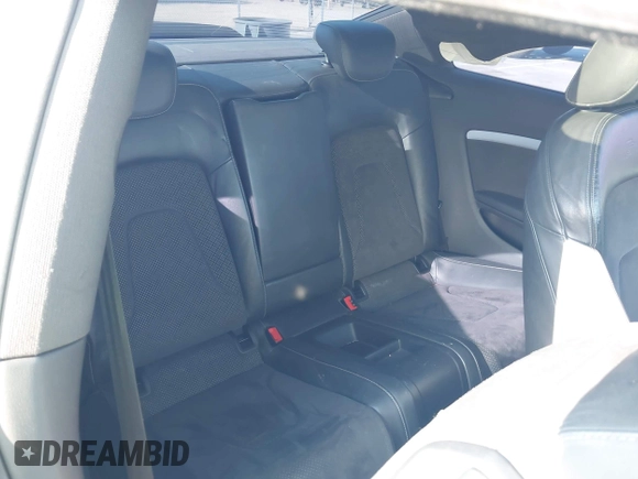 2011 Audi A5 Prestige z VIN WAUWFAFR7BA003895, wystawiony jako IAAI lot #42472546 z przebiegiem 93 168 mil mil oraz . Historia ofert i sprzedaży dostępna na DreamBid. Obrazek 8.