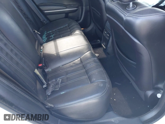 2019 Chrysler 300 S z VIN 2C3CCABG6KH659109, wystawiony jako IAAI lot #41987079 z przebiegiem Nie podano mil oraz . Historia ofert i sprzedaży dostępna na DreamBid. Obrazek 8.