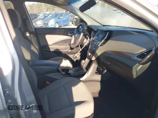 2017 Hyundai Santa Fe 2.4L z VIN 5XYZT3LB3HG398971, wystawiony jako IAAI lot #41844623 z przebiegiem 173 000 mil mil oraz . Historia ofert i sprzedaży dostępna na DreamBid. Obrazek 5.