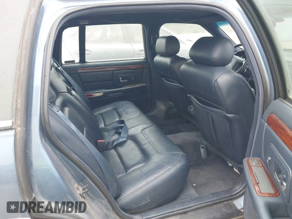 1998 Cadillac DeVille z VIN 1G6KD54Y9WU742735, wystawiony jako IAAI lot #41966100 z przebiegiem 182 803 mil mil oraz . Historia ofert i sprzedaży dostępna na DreamBid. Obrazek 8.