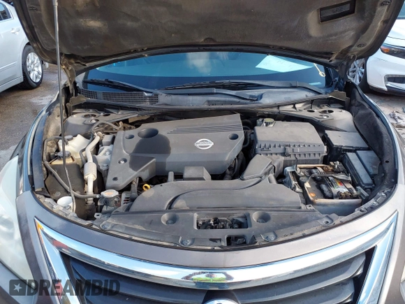 2014 Nissan Altima SV with VIN 1N4AL3AP0EC131305, listed as a IAAI auction lot 42004966 with 213,947 mi miles and . Bid and sale history available at carsss.com. Image 10.