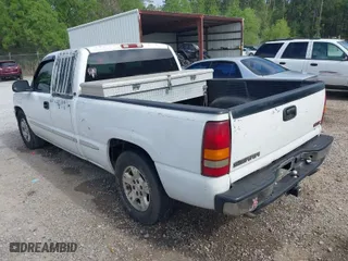 2002 GMC Sierra 1500 SLE with VIN 2GTEC19V421138682, listed as a IAAI auction lot 41945481 with 520,499 mi miles. Bid and sale history available at carsss.com. Image 3.
