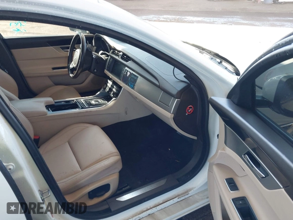 2017 Jaguar XF 35t Premium with VIN SAJBD4BV9HCY44515, listed as a IAAI auction lot 41852836 with 1 mi miles. Bid and sale history available at carsss.com. Image 5.