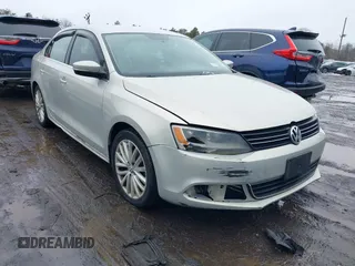 2011 Volkswagen Jetta SEL с VIN 3VWLZ7AJ2BM349998, выставлен на аукционе IAAI как лот 41585962 с пробегом 169 652 миль миль и . История ставок и продаж доступна на DreamBid. Изображение 1.