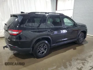 2024 Honda Pilot TrailSport with VIN 5FNYG1H69RB026415, listed as a Copart auction lot 71098474 with 0 mi miles and Salvage Title. Bid and sale history available at carsss.com. Image 3.