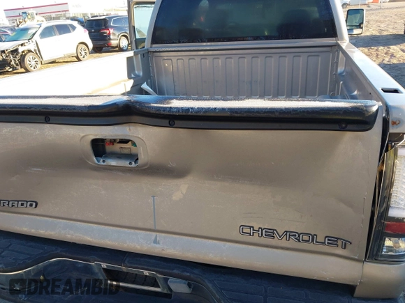 2002 Chevrolet Silverado 1500HD LT with VIN 1GCGK13U22F106947, listed as a IAAI auction lot 41355023 with 99,073 mi miles and . Bid and sale history available at DreamBid. Image 12.