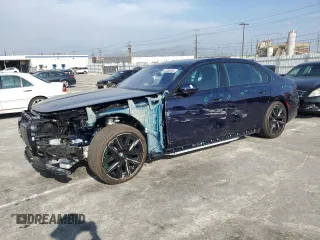 2023 BMW i7 xDrive60 z VIN WBY53EJ08PCN81456, wystawiony jako Copart lot #46480064 z przebiegiem 2218 mil mil oraz . Historia ofert i sprzedaży dostępna na DreamBid. Obrazek 1.