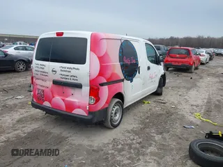 2017 Nissan NV200 S z VIN 3N6CM0KN8HK710792, wystawiony jako IAAI lot #41508625 z przebiegiem 97 277 mil mil oraz . Historia ofert i sprzedaży dostępna na DreamBid. Obrazek 4.