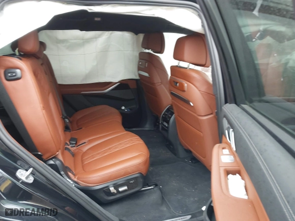 2025 BMW X7 M60i with VIN 5UX33EM08S9X65854, listed as a IAAI auction lot 41689675 with 2,595 mi miles. Bid and sale history available at carsss.com. Image 8.