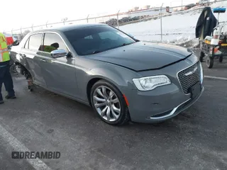 2018 Chrysler 300 Touring z VIN 2C3CCAAG4JH316993, wystawiony jako IAAI lot #41323733 z przebiegiem 59 595 mil mil oraz . Historia ofert i sprzedaży dostępna na DreamBid. Obrazek 1.
