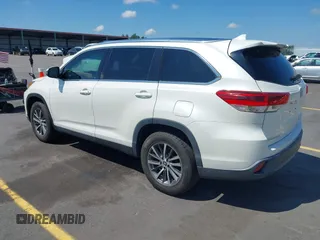 2019 Toyota Highlander SE with VIN 5TDKZRFH7KS551929, listed as a IAAI auction lot 42627458 with 84,117 mi miles and . Bid and sale history available at DreamBid. Image 3.