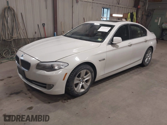 2013 BMW 5 Series 528i xDrive with VIN WBAXH5C58DDW13362, listed as a IAAI auction lot 41997171 with 87,147 mi miles. Bid and sale history available at carsss.com. Image 2.