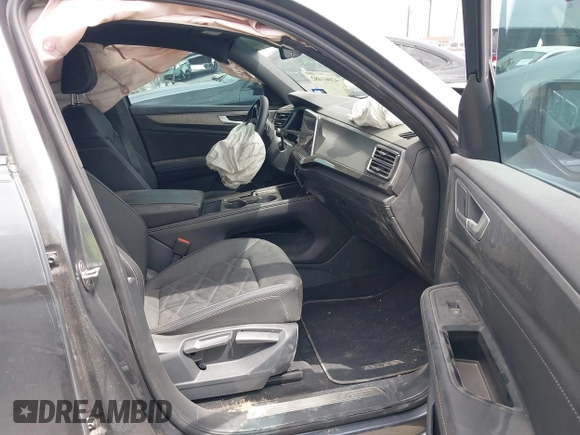 2024 Volkswagen Atlas SE z VIN 1V2JE2CA1RC252078, wystawiony jako IAAI lot #42061482 z przebiegiem 10 396 mil mil oraz . Historia ofert i sprzedaży dostępna na DreamBid. Obrazek 5.