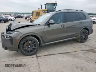2024 BMW X7 xDrive40i z VIN 5UX23EM03R9U96572, wystawiony jako Copart lot #54822015 z przebiegiem Nie podano mil oraz Szkody całkowita. Historia ofert i sprzedaży dostępna na DreamBid. Obrazek 1.