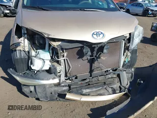 2011 Toyota Sienna LE AAS with VIN 5TDKK3DC0BS168052, listed as a IAAI auction lot 41688494 with 49,095 mi miles. Bid and sale history available at carsss.com. Image 6.